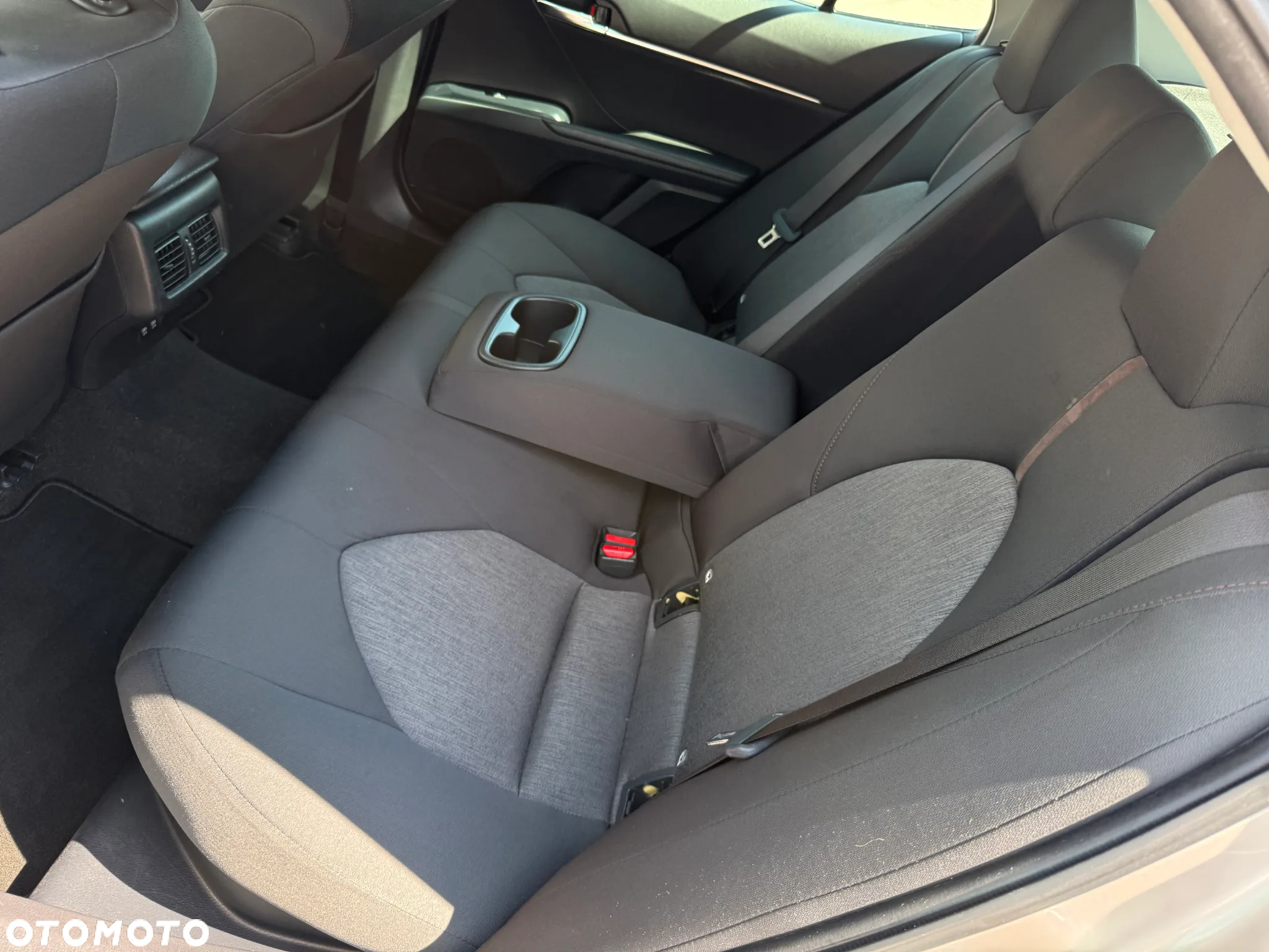 Toyota Camry 2.5 Hybrid Comfort CVT - 35
