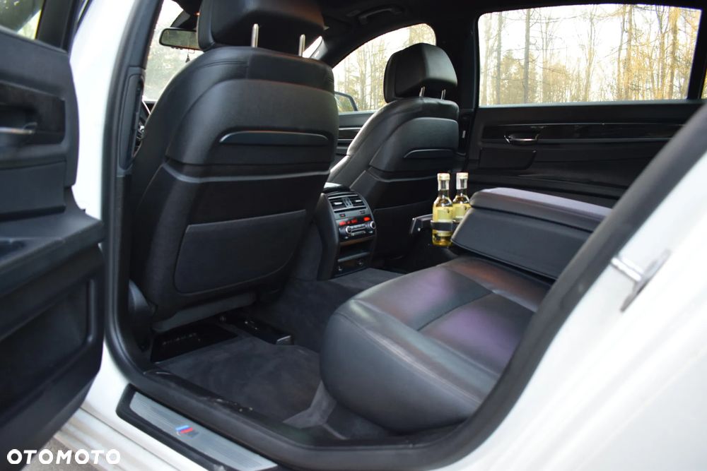 BMW Seria 7 - 12