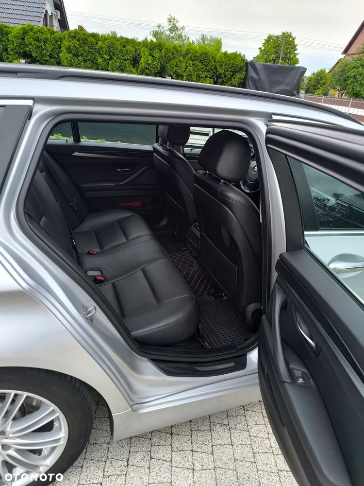 BMW Seria 5 525d - 13