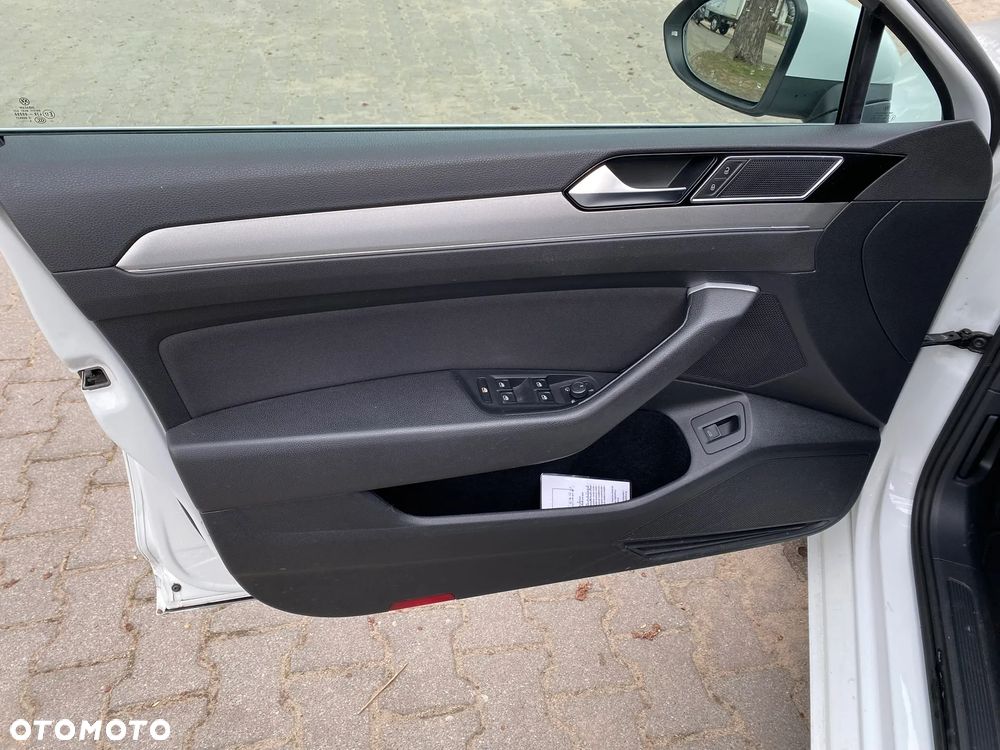 Volkswagen Passat - 19