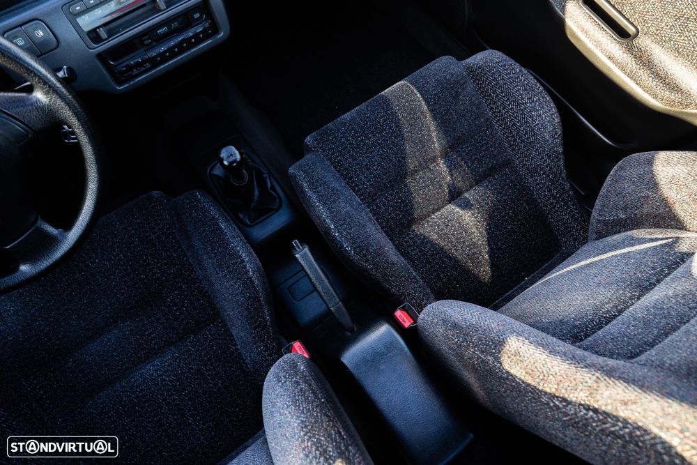 Honda Civic 1.6 VTi - 9