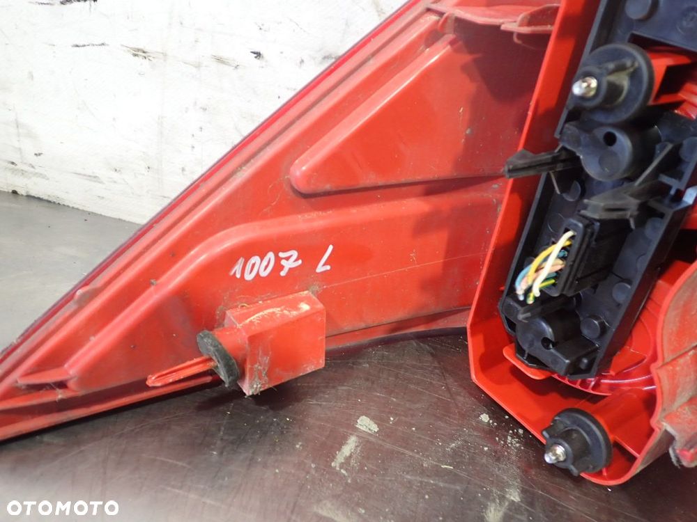 LAMPA LEWA TYLNA PEUGEOT 1007 1.6 89031532 - 5