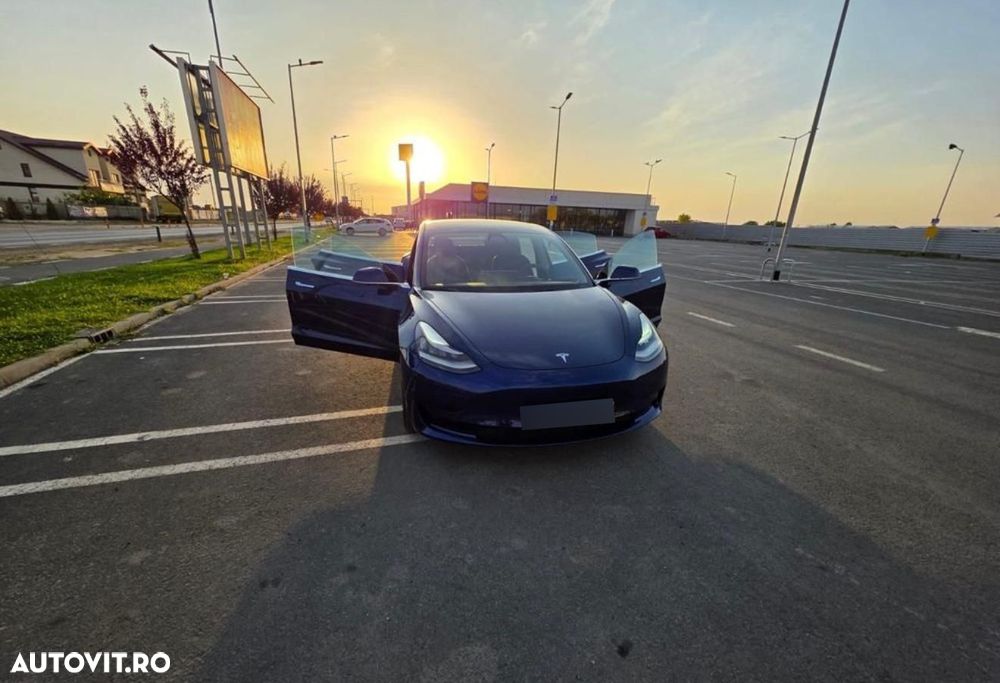 Tesla Model 3 - 10
