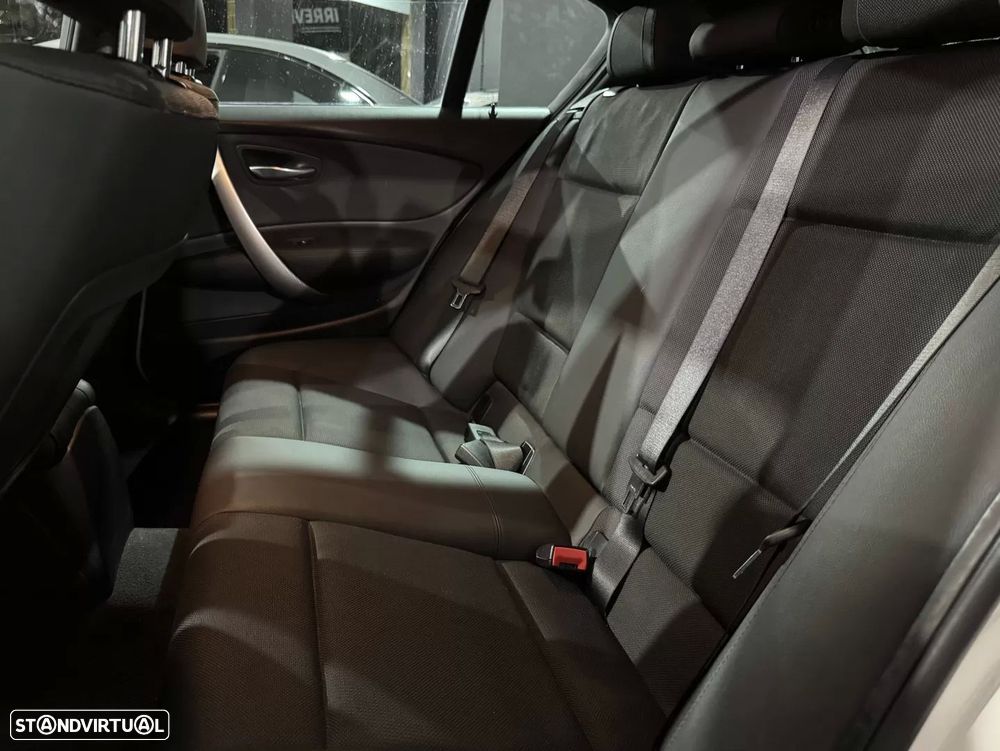 BMW 118 d Pack M - 21