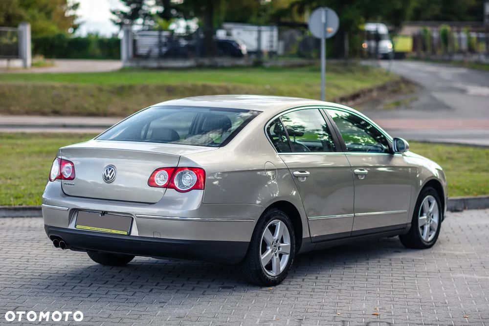 Volkswagen Passat 2.0 FSI Automatik Highline - 14