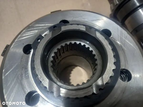 Kosz przedniego napędu Z46 przystawka Massey Ferguson 6170 - 6