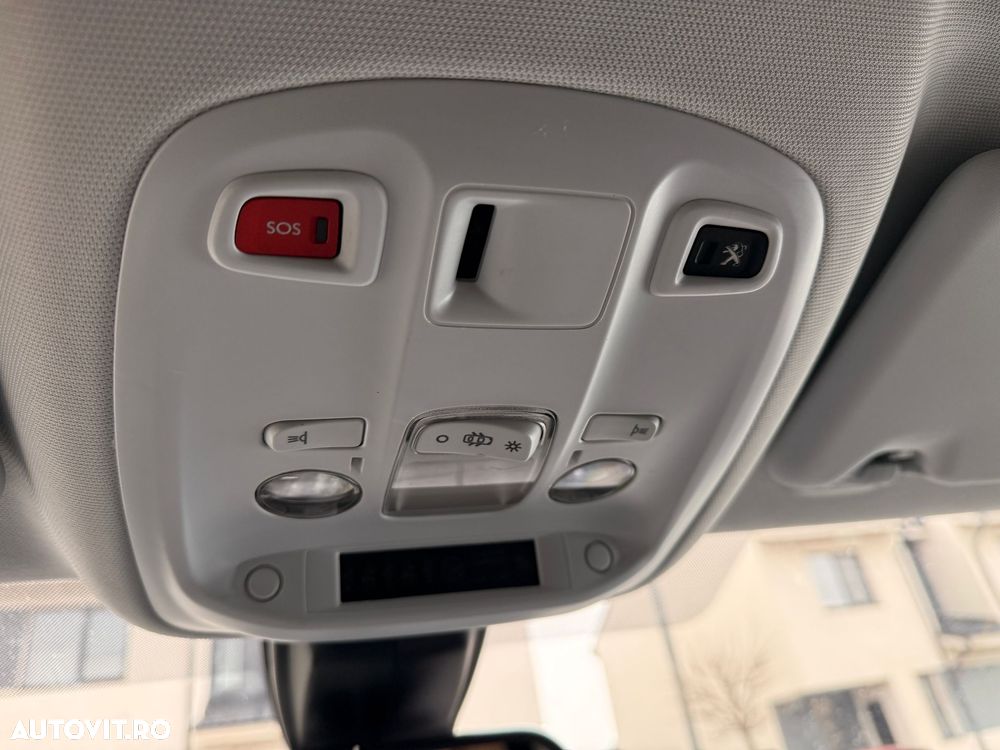 Peugeot 308 1.2 L PureTech Turbo Active Aut. - 12