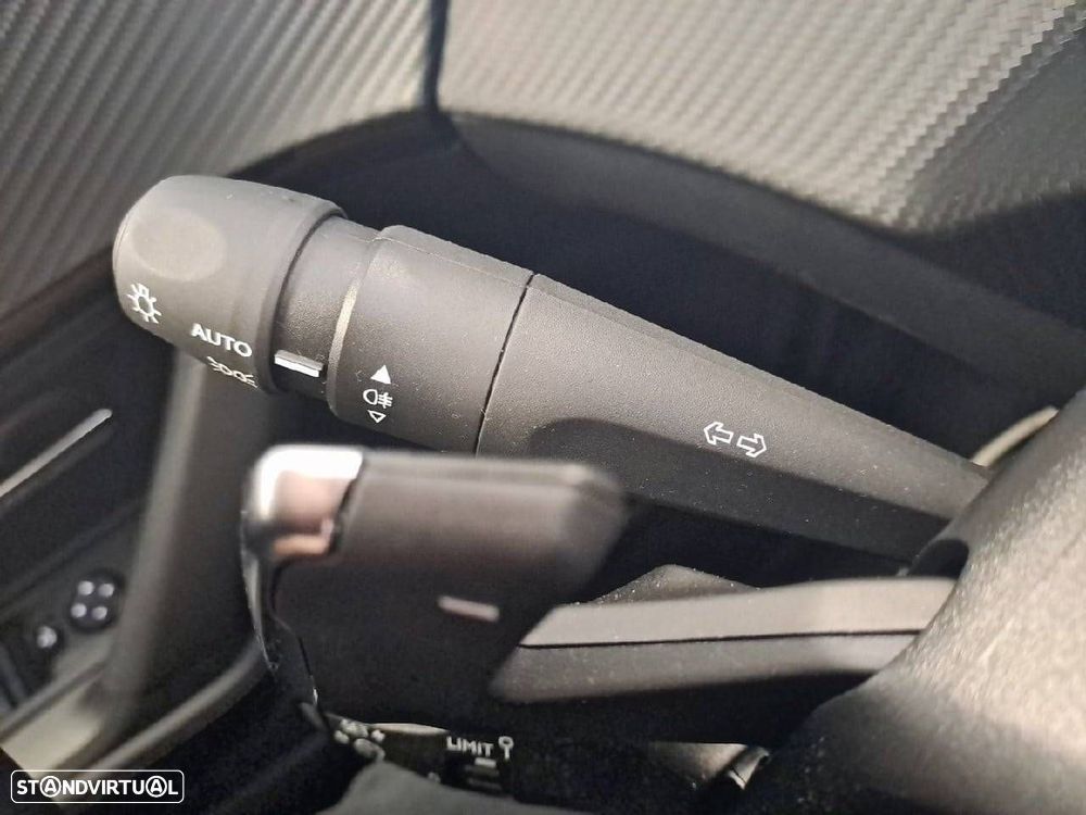 Peugeot 2008 1.2 Hybrid Allure e-DCS6 - 16