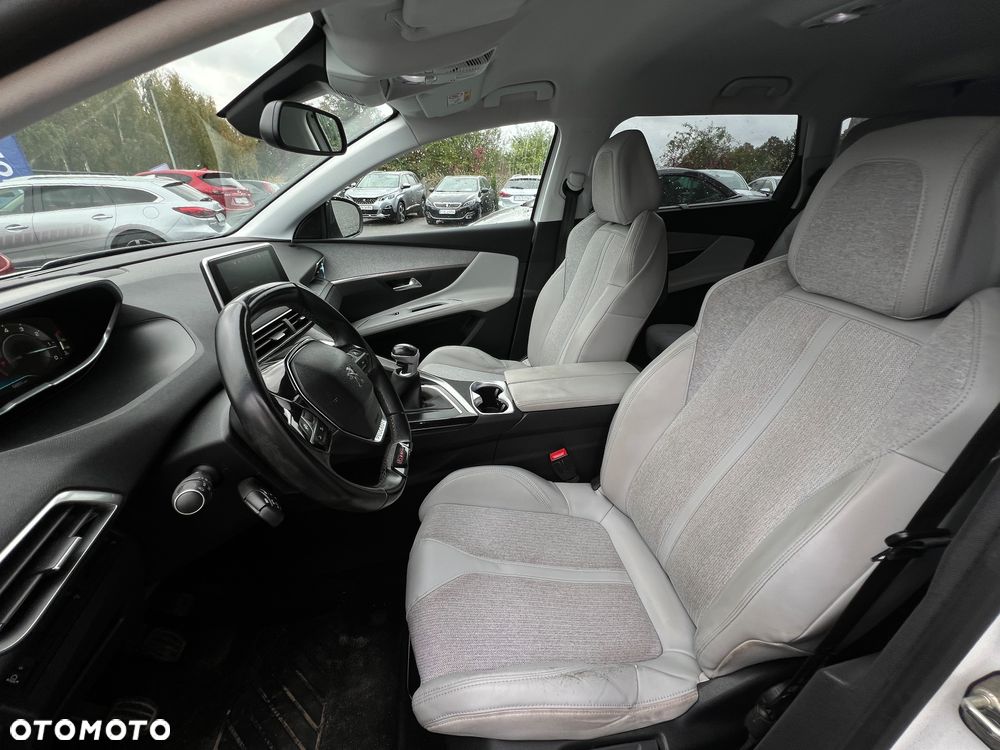 Peugeot 5008 1.2 PureTech Allure S&S - 23