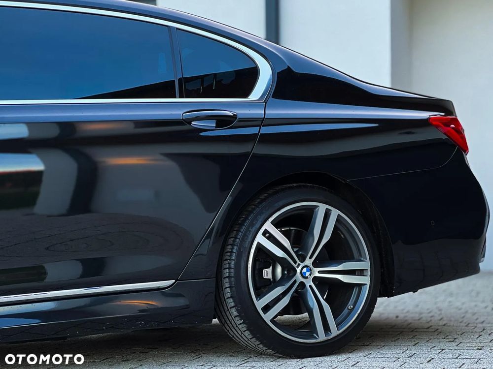 BMW Seria 7 750Li - 13