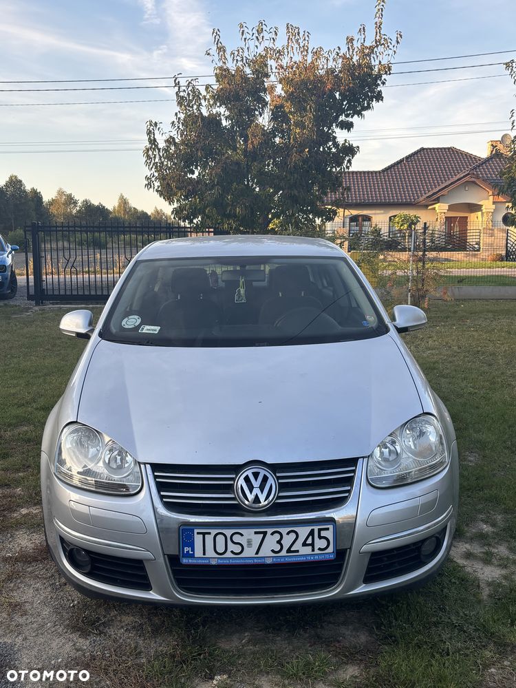 Volkswagen Jetta - 1