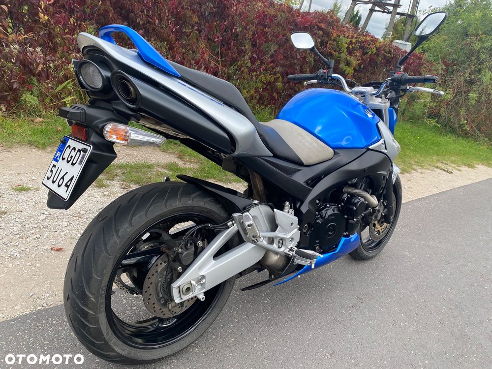 Suzuki GSR - 3