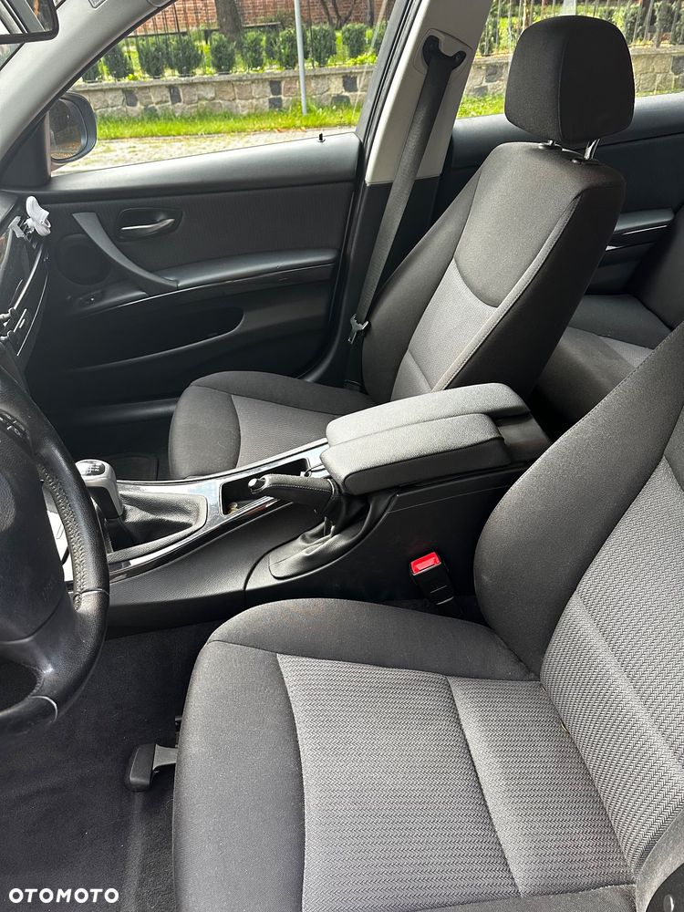 BMW Seria 3 318i - 4