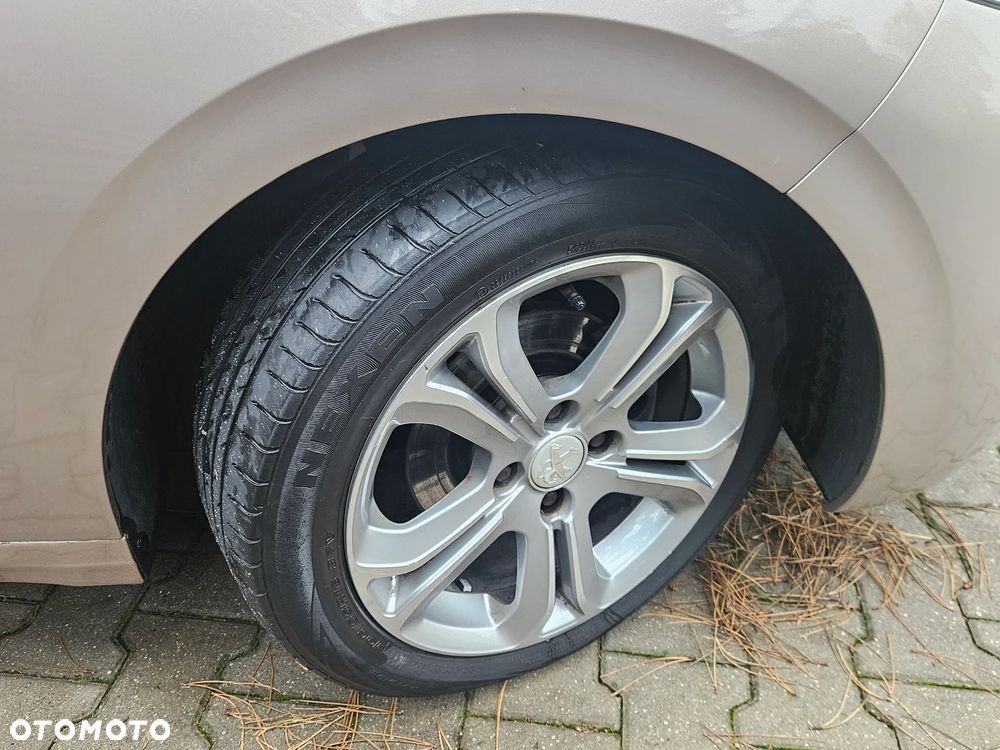 Peugeot 208 95 VTI Allure - 20
