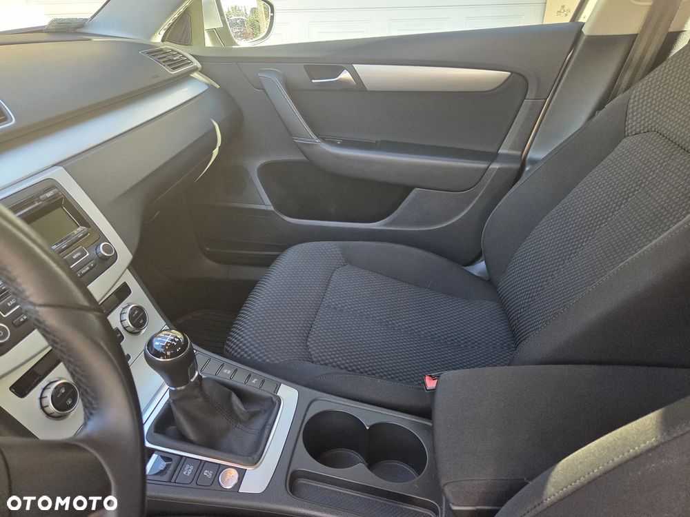 Volkswagen Passat 1.6 TDI Trendline - 6