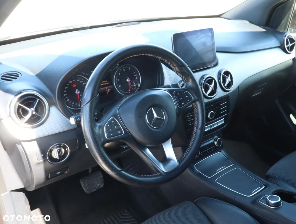 Mercedes-Benz Klasa B 180 7G-DCT UrbanStyle Edition - 10