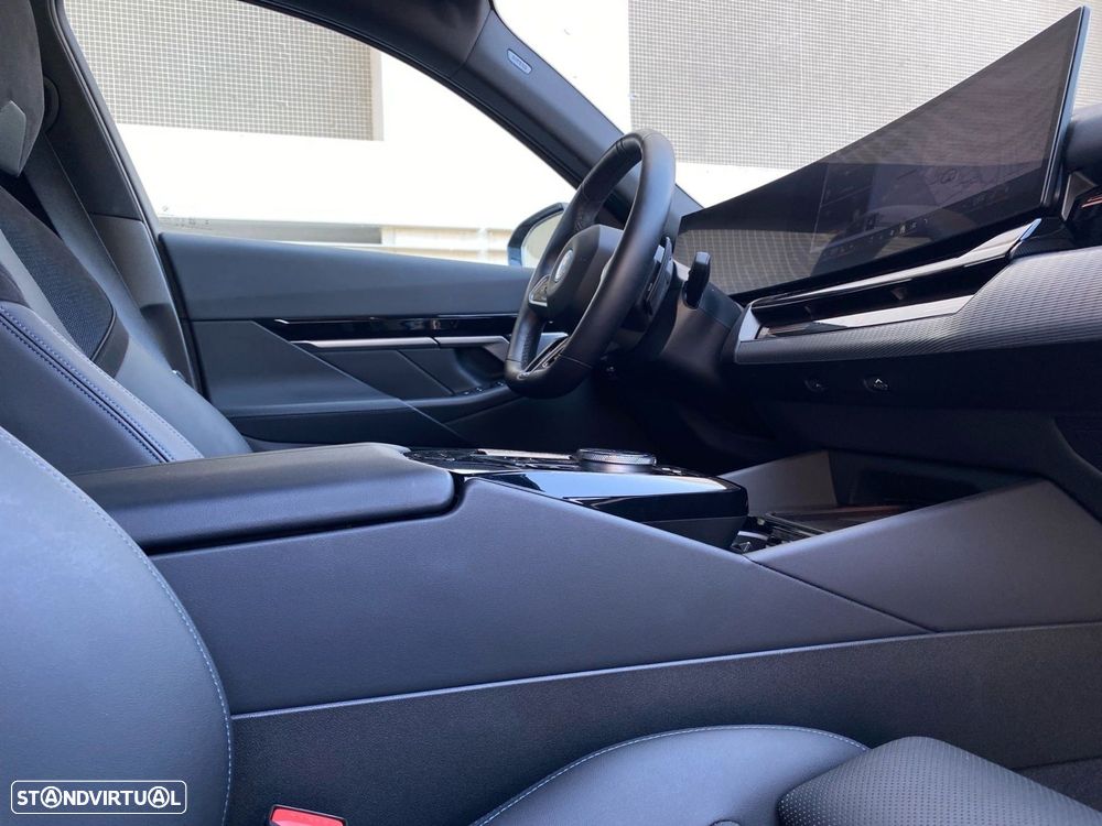 BMW 530 e Pack Desportivo M - 17