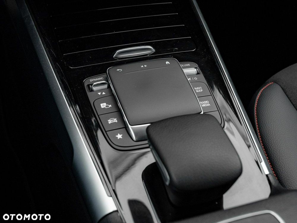 Mercedes-Benz GLB - 19