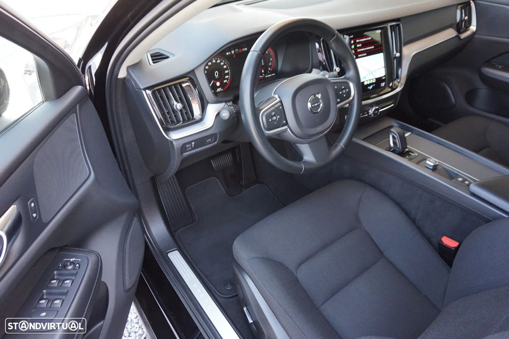 Volvo V60 2.0 B4 Momentum Core Geartronic - 13