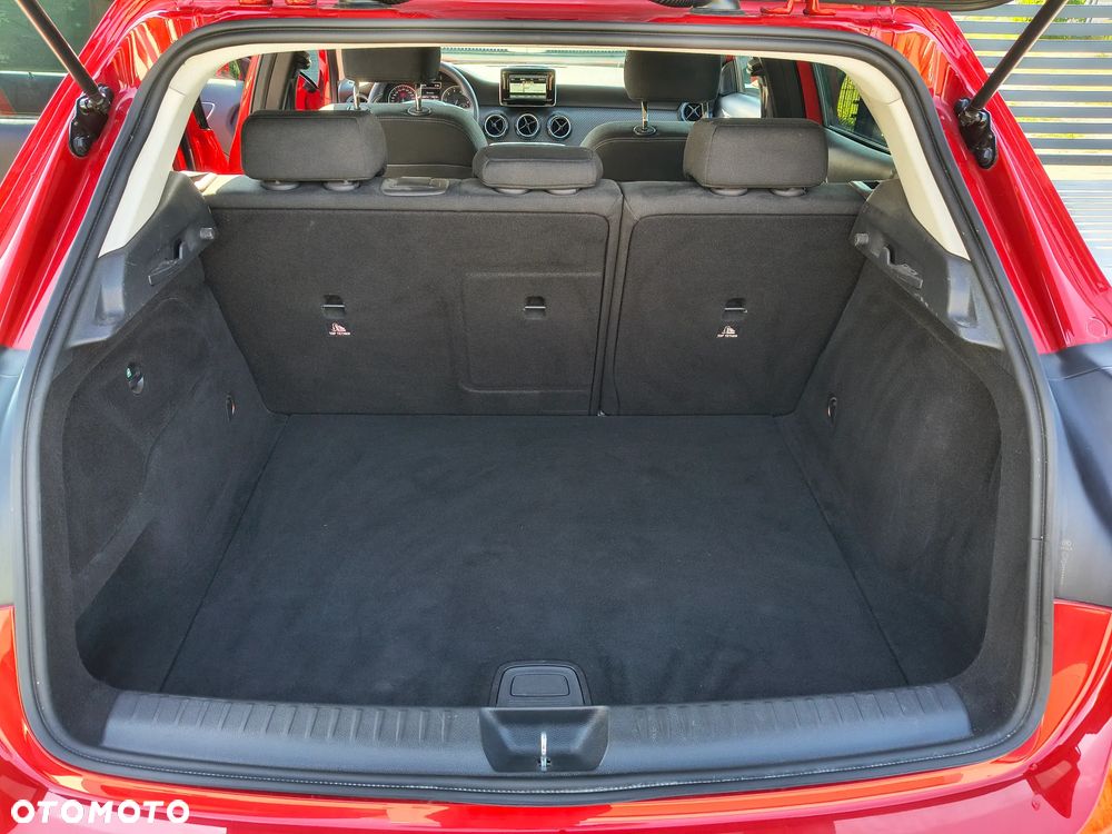 Mercedes-Benz GLA - 21