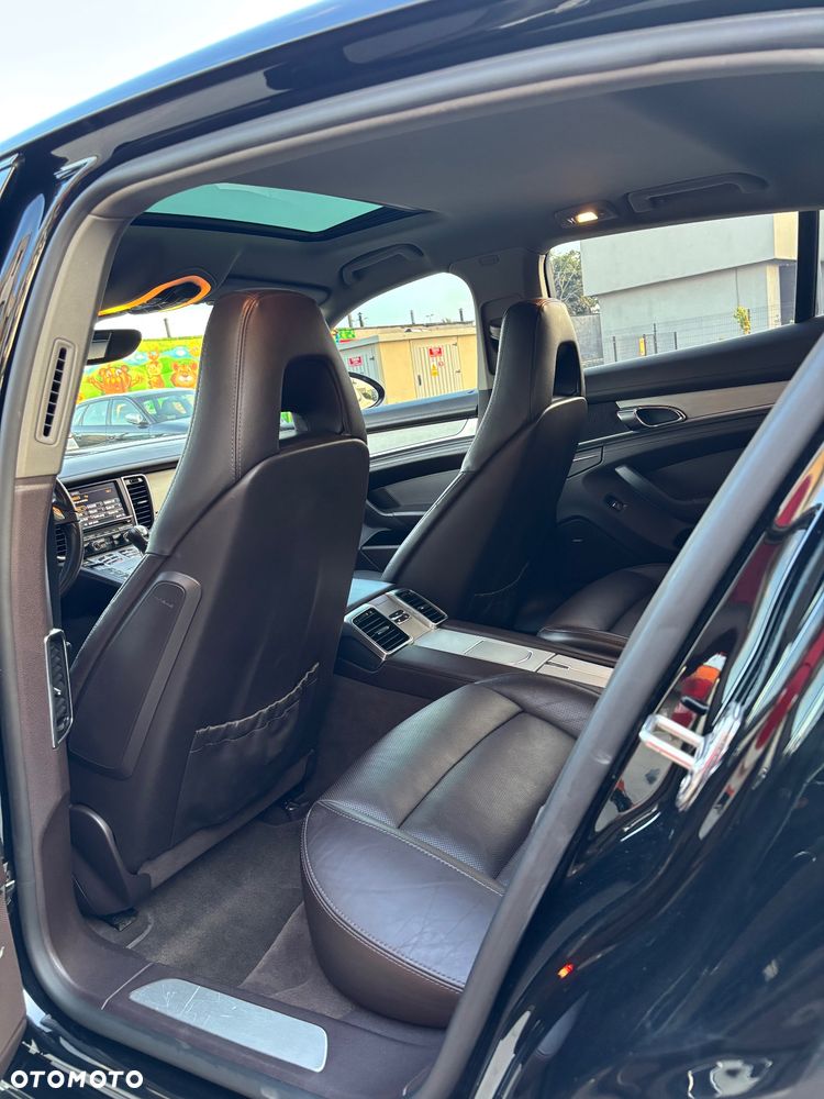 Porsche Panamera 4S - 23