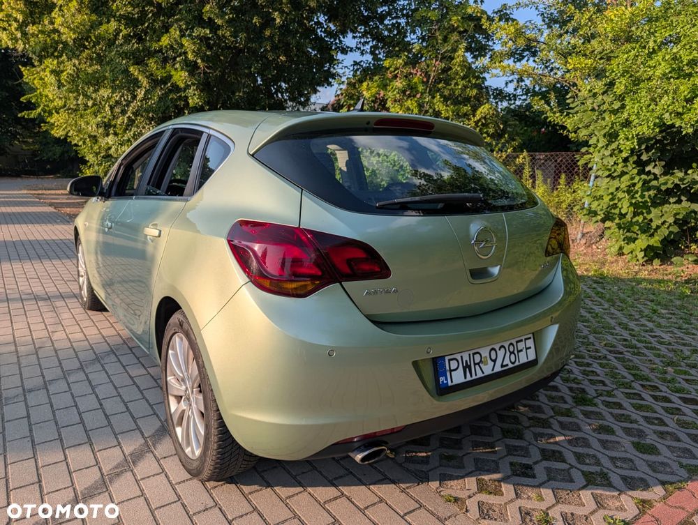 Opel Astra 2.0 CDTI DPF Cosmo - 3