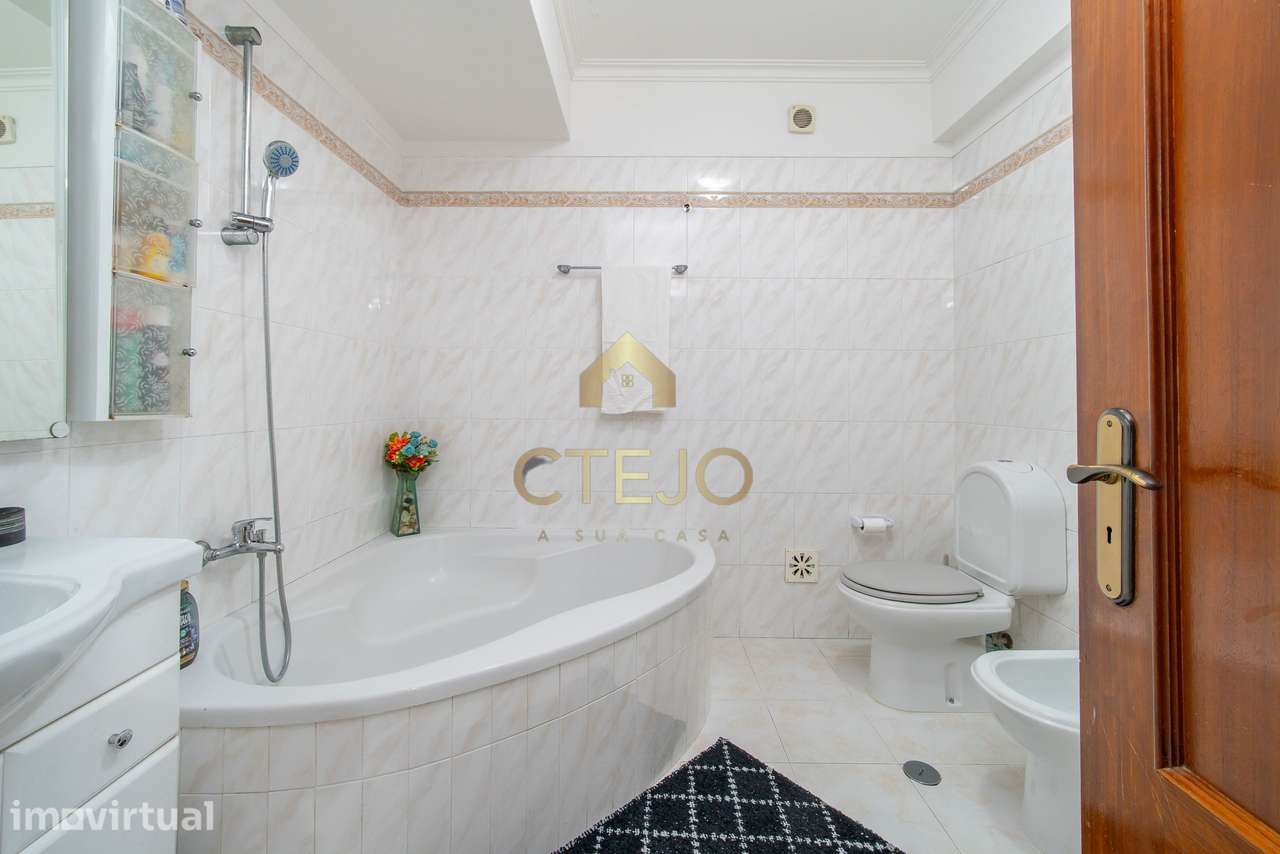 Apartamento T2 com garagem e Marquise - Grande imagem: 2/30