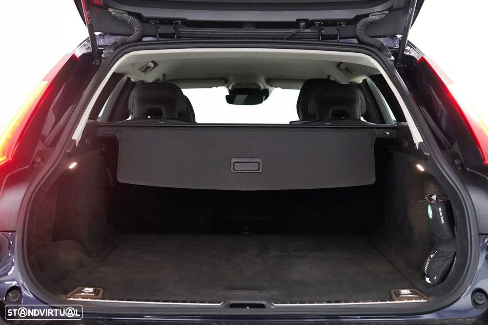 Volvo V90 2.0 T8 Momentum Plus AWD Geartronic - 21