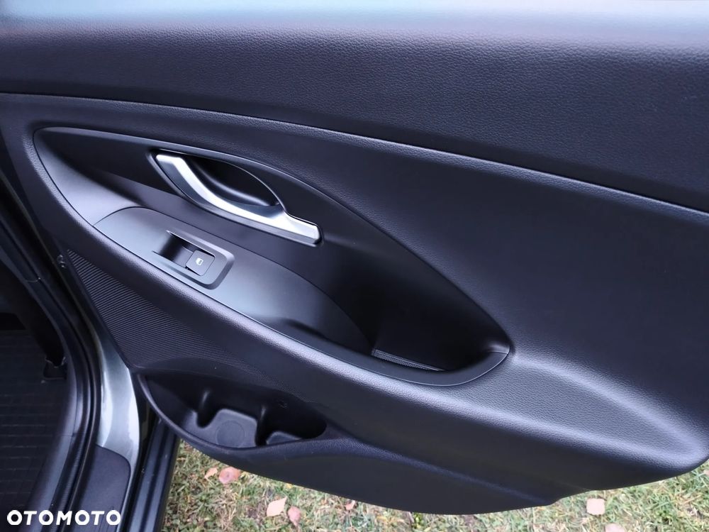 Hyundai i30 1.5 DPI Classic + - 10