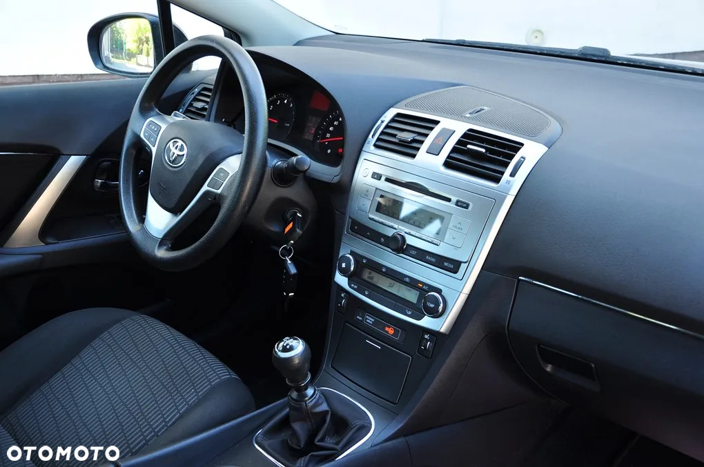 Toyota Avensis 1.6 Active - 31