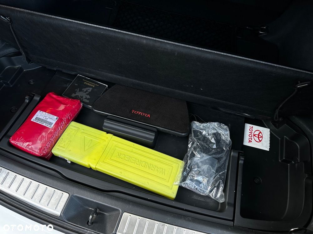 Toyota Avensis 2.0 VVT-i Prestige Premium - 21