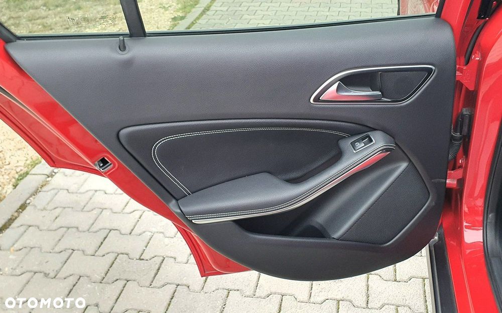 Mercedes-Benz GLA - 24