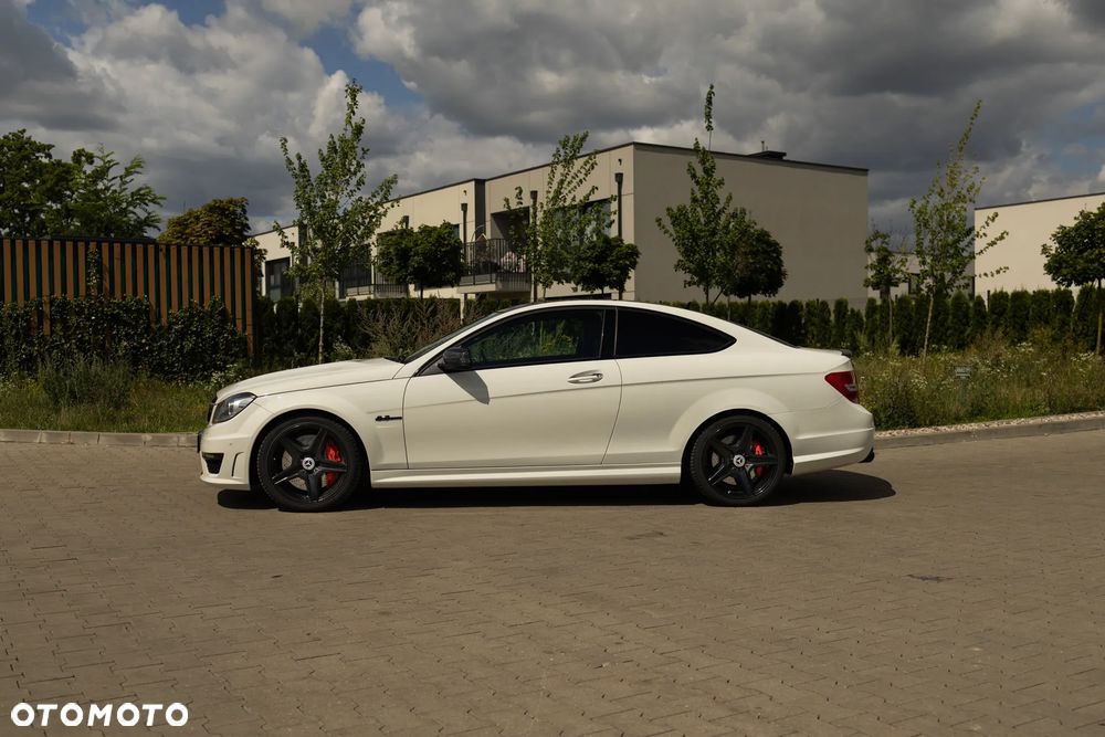 Mercedes-Benz Klasa C 63 AMG AMG SPEEDSHIFT MCT AMG Performance Package - 5