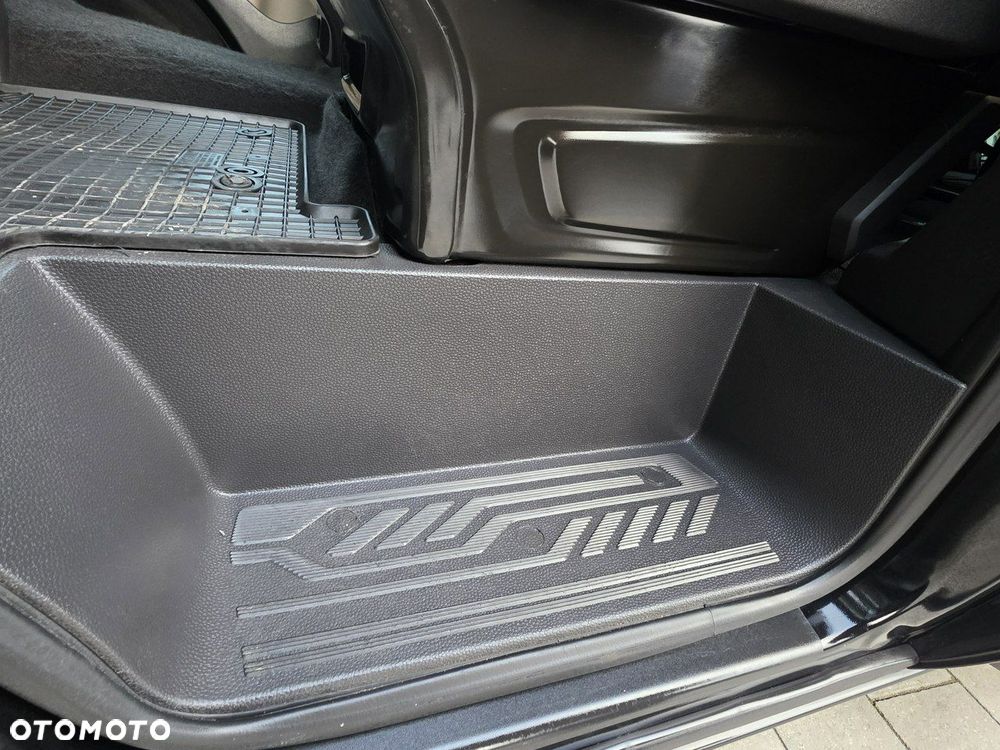 Ford Tourneo Custom - 23