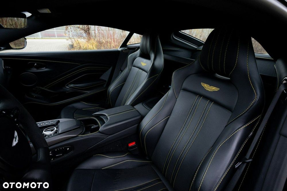 Aston Martin Vantage - 22