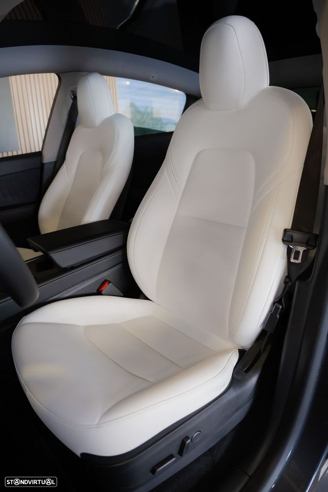Tesla Model Y Long Range Dual Motor AWD - 27