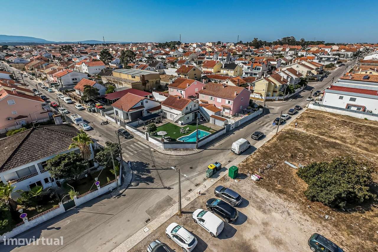 Moradia T3 Totalmente Remodelada com Piscina | Quinta do Conde - Grande imagem: 5/60
