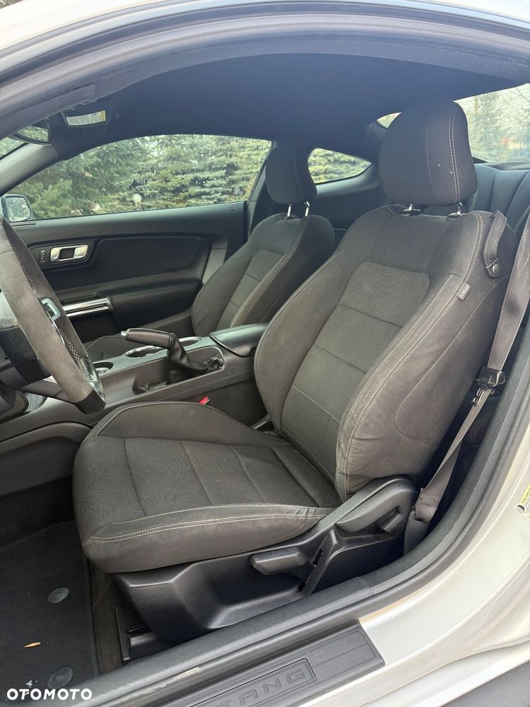 Ford Mustang 3.7 V6 Premium - 24