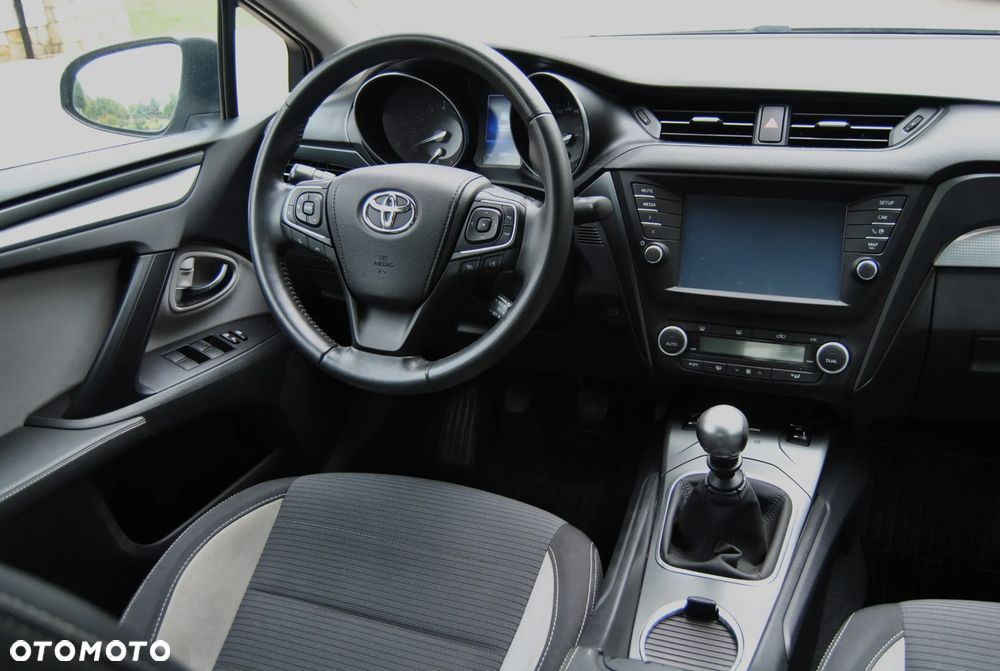 Toyota Avensis 1.8 Sol NAVI - 11