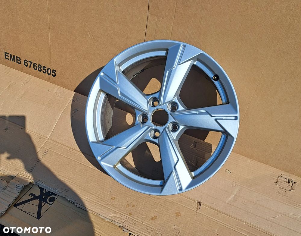 Felga Audi A6 A-6 C8 18 Cali 4K0601025D E 8Jx18H2 ET 39 - 2