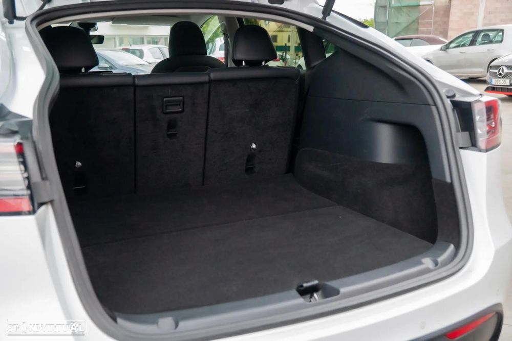 Tesla Model Y Long Range Dual Motor AWD - 22