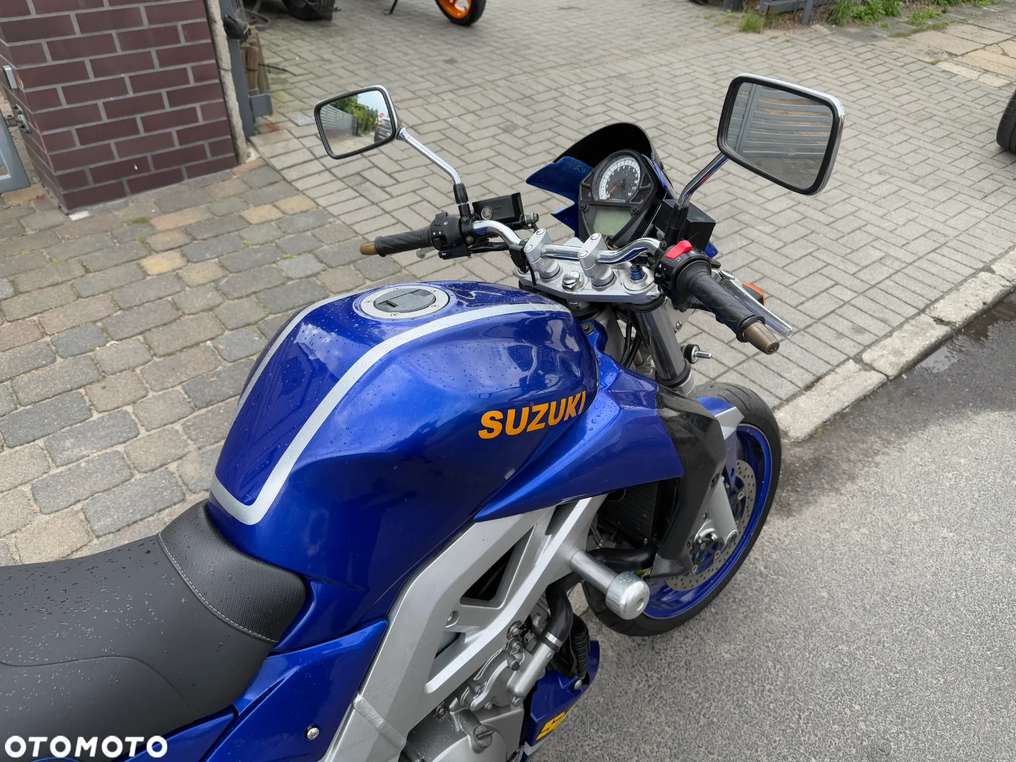 Suzuki SV - 23