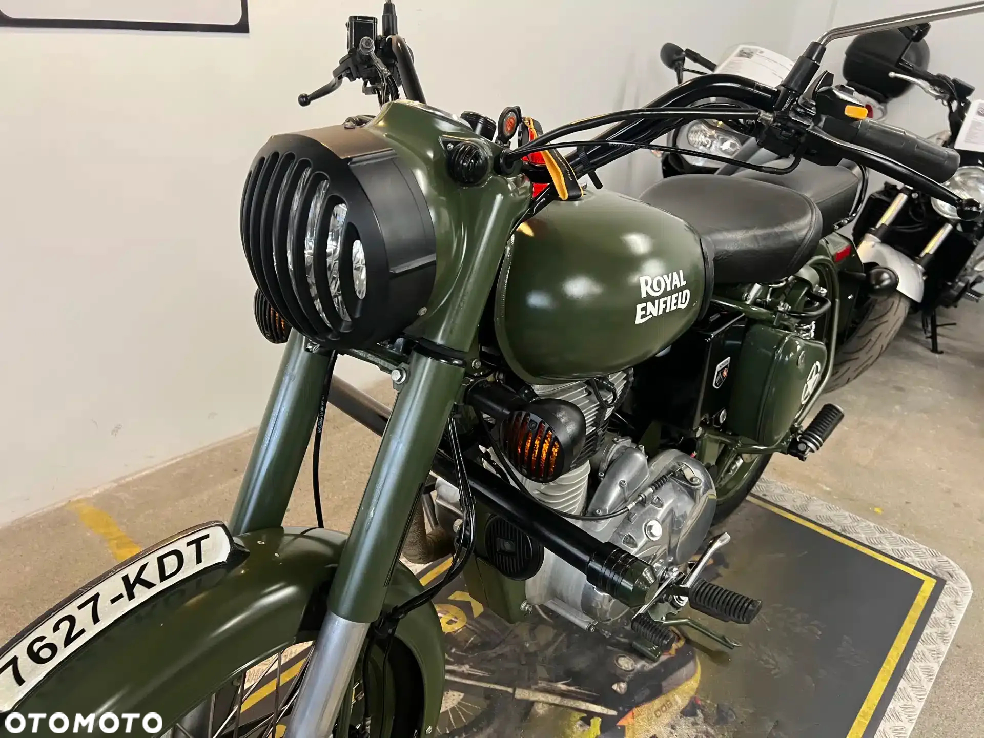 Royal Enfield Classic - 24