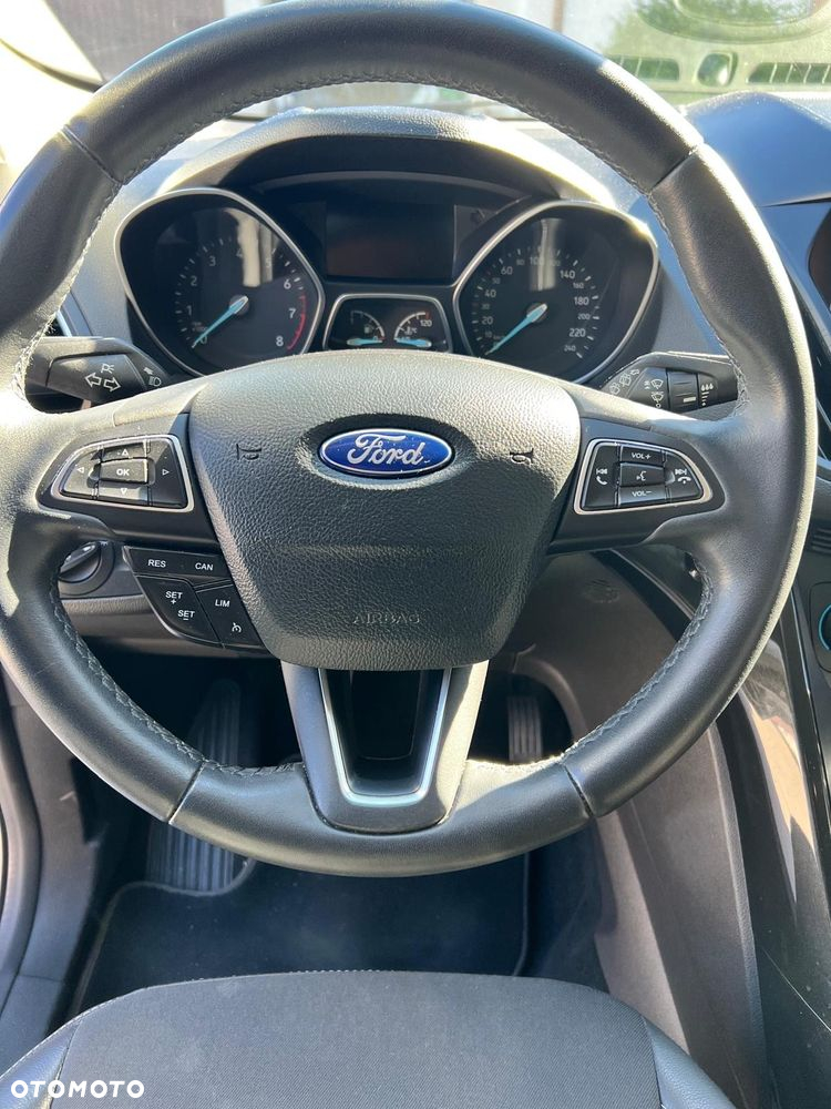 Ford Kuga - 4