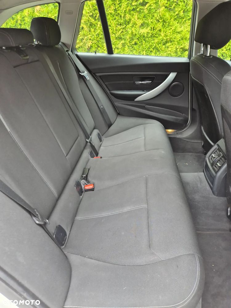 BMW Seria 3 335i Touring Sport Line - 21