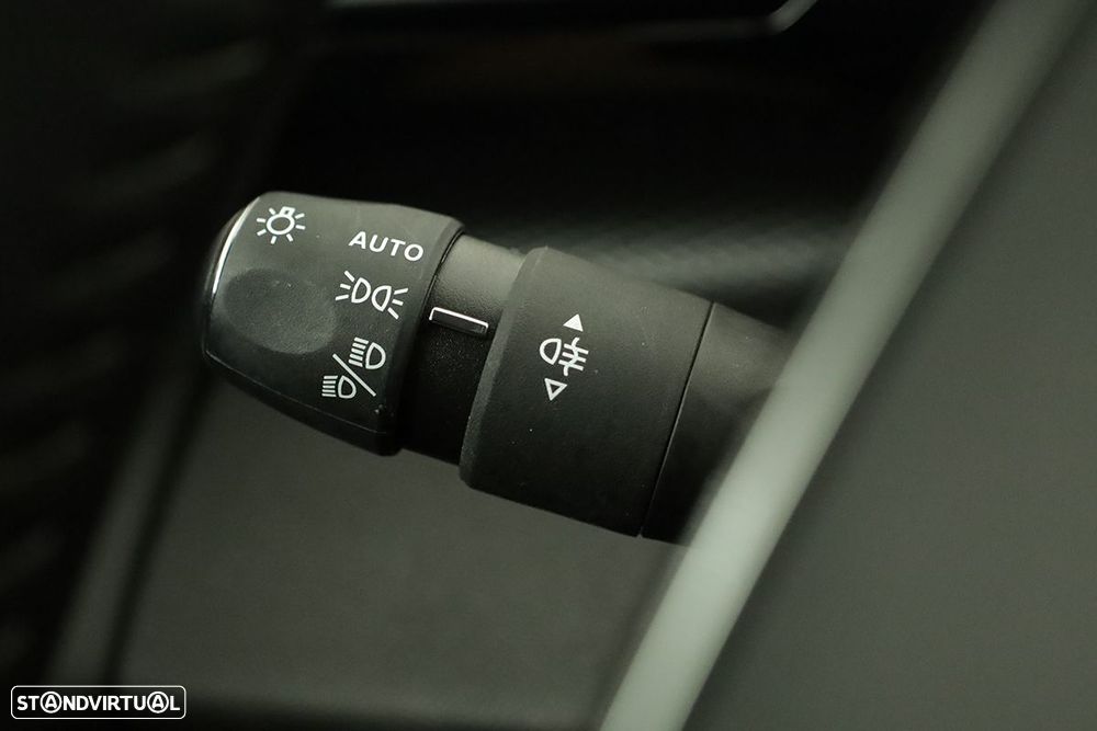 Peugeot 308 1.2 PureTech Allure EAT8 - 17