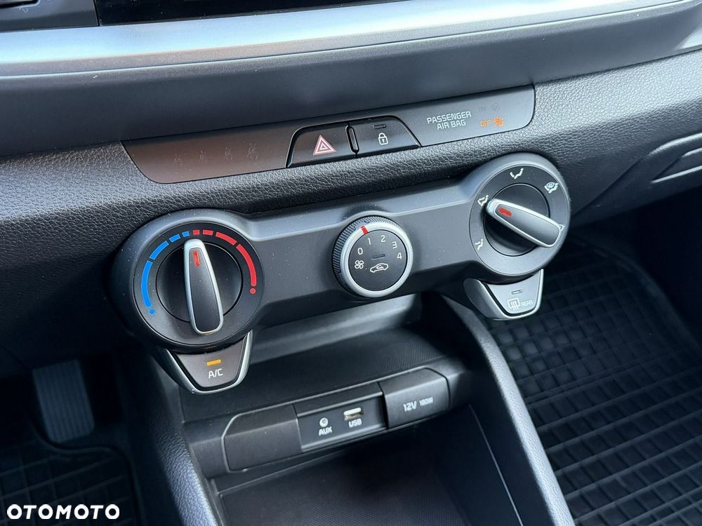 Kia Stonic - 24