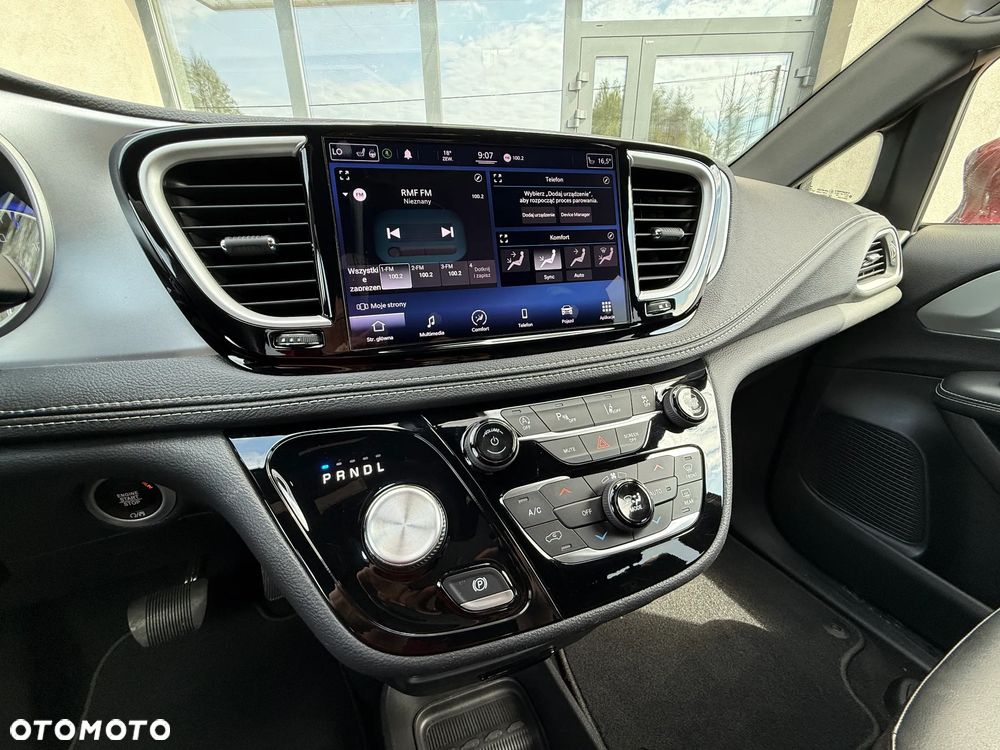 Chrysler Pacifica - 38