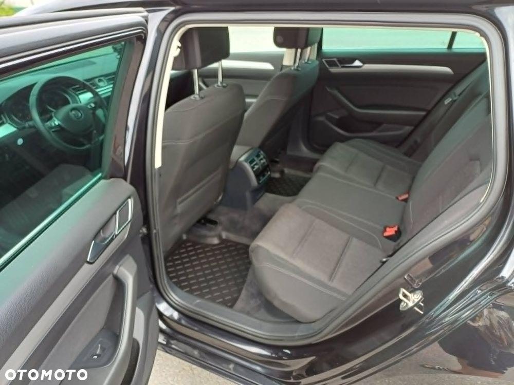 Volkswagen Passat - 9