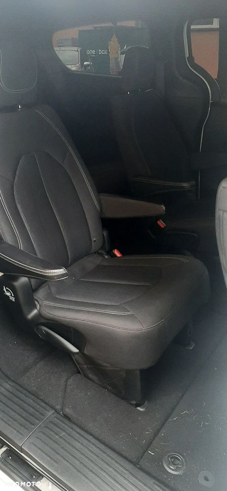 Chrysler Pacifica - 16